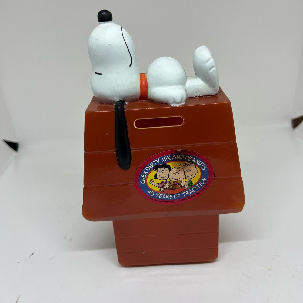 Vintage snoopy bank 1966
